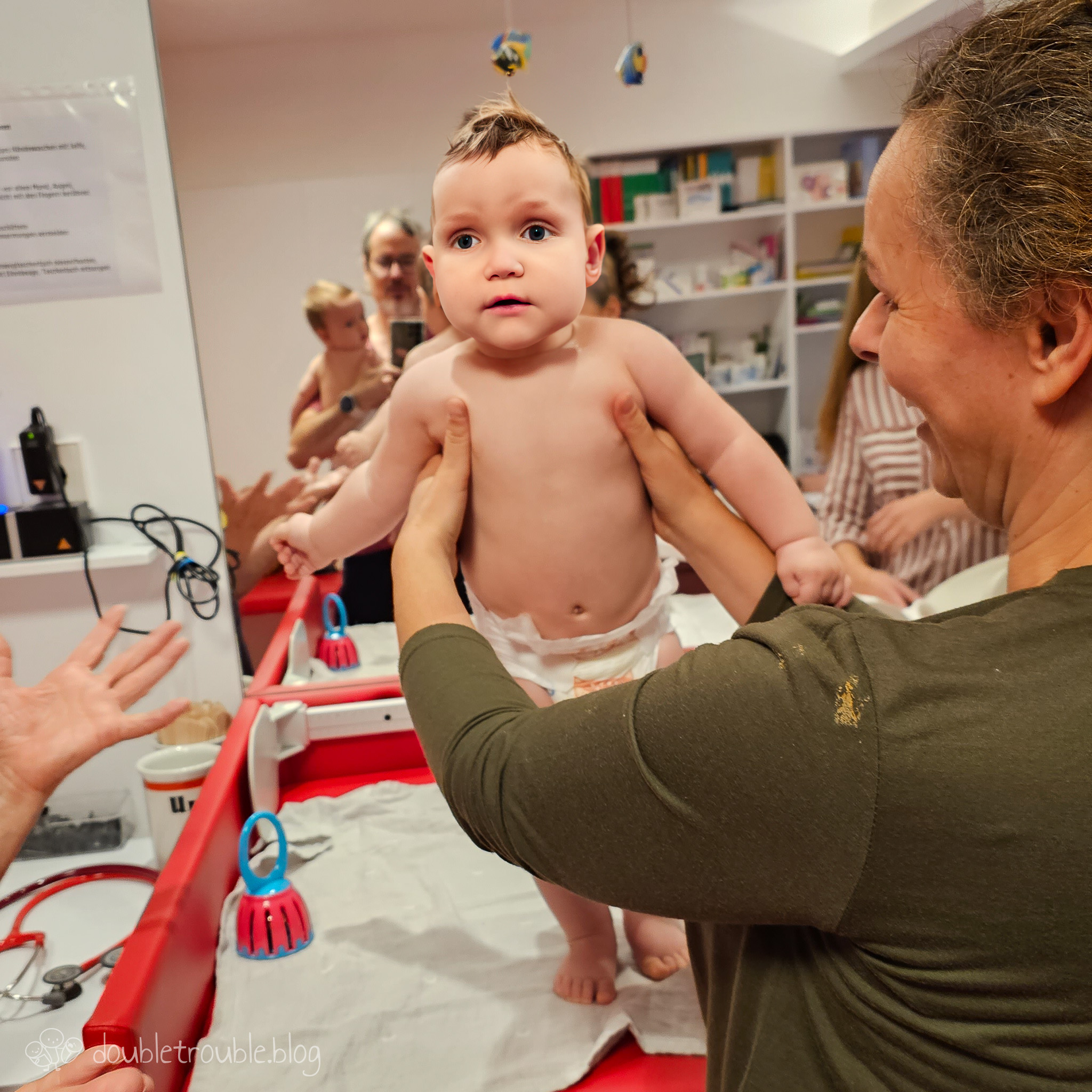 Können unsere Babys stehen?