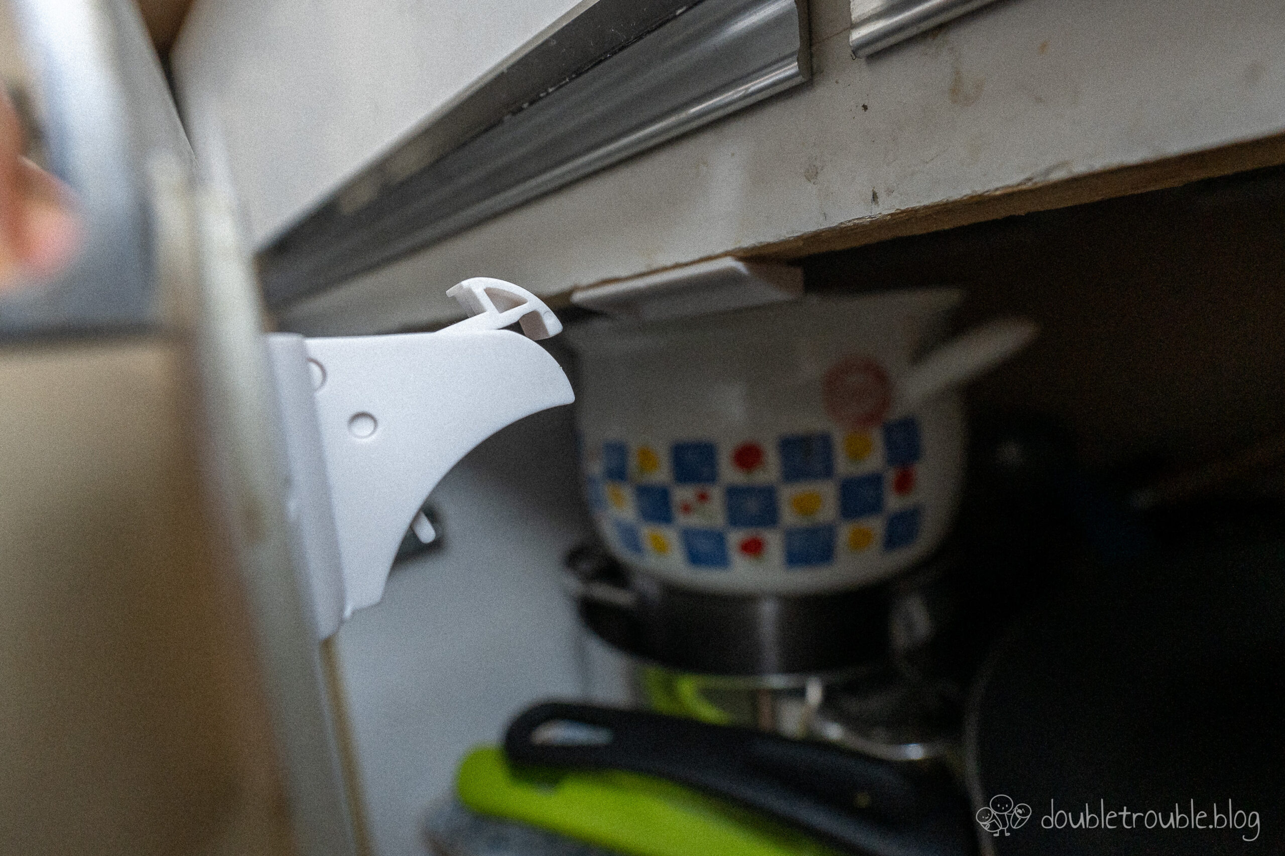 Kindersicherung für Schrank und Schubladen mit Magnet im Test